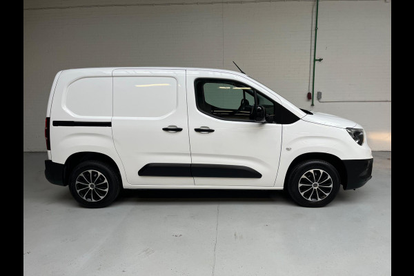 Opel Combo 1.5D 100pk euro6 L1H1 Edition 3persoons, Airco, Camera, CruiseControl, Navigatie, Trekhaak, RIJKLAARPRIJS!