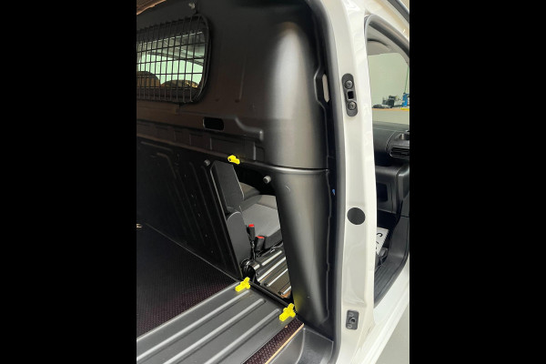 Opel Combo 1.5D 100pk euro6 L1H1 Edition 3persoons, Airco, Camera, CruiseControl, Navigatie, Trekhaak, RIJKLAARPRIJS!