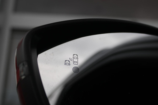 Peugeot 2008 1.2 130PK AUTOMAAT GT PACK | ALCANTARA/LEDEREN BEKLEDING | ELEKTRISCH BEDIENBARE BESTUURDERSSTOEL | STOEL VERWARMING | MASSAGE STOELEN | NAVIGATIE | FULL LED KOPLAMPEN | DRAADLOZE APPLE CARPLAY/ANDROID AUTO | ADAPTIVE CRUISE CONTROL | CAMERA VOOR + ACHTER | CLIMATE CONTROL | LICHTMETALEN VELGEN 17" | KEYLESS ENTRY/START | DAB+ RADIO |DODEHOEK DETECTIE | PARKEERSENSOREN VOOR + ACHTER |