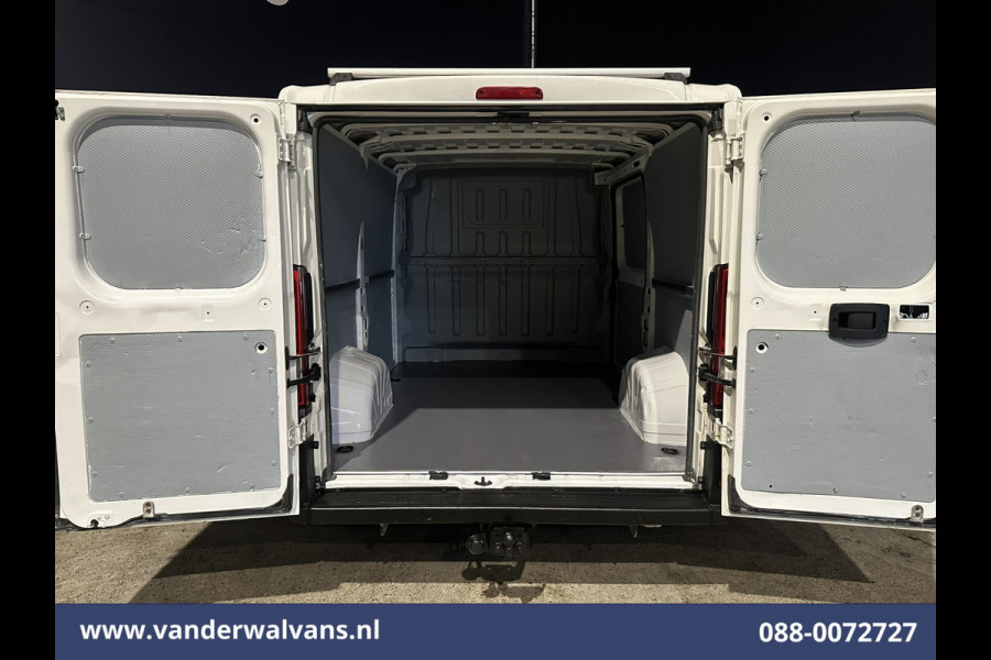 Peugeot Boxer 2.2 BlueHDi 120pk L1H1 Euro6 Airco | Dakdragers | 2500kg Trekhaak Bijrijdersbank