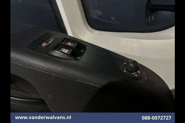 Peugeot Boxer 2.2 BlueHDi 120pk L1H1 Euro6 Airco | Dakdragers | 2500kg Trekhaak Bijrijdersbank