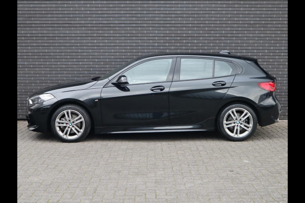 BMW 1-serie 118i High Executive M Sport Pakket Automaat / Live Cockpit Professional / Leder / Hifi / Stoelverwarming / 17 Inch / Adaptieve LED-koplamp / DAB / Parkeersensoren / Lichtpakket