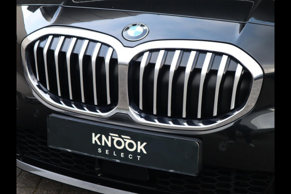 BMW 1-serie 118i High Executive M Sport Pakket Automaat / Live Cockpit Professional / Leder / Hifi / Stoelverwarming / 17 Inch / Adaptieve LED-koplamp / DAB / Parkeersensoren / Lichtpakket