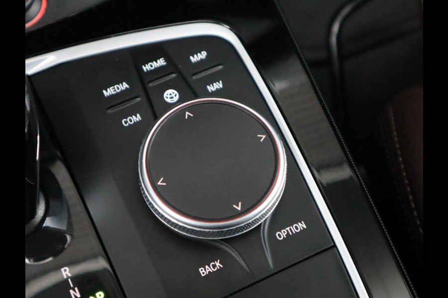 BMW 1-serie 118i High Executive M Sport Pakket Automaat / Live Cockpit Professional / Leder / Hifi / Stoelverwarming / 17 Inch / Adaptieve LED-koplamp / DAB / Parkeersensoren / Lichtpakket