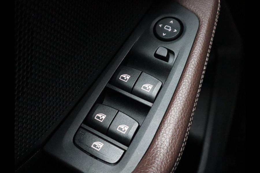 BMW 1-serie 118i High Executive M Sport Pakket Automaat / Live Cockpit Professional / Leder / Hifi / Stoelverwarming / 17 Inch / Adaptieve LED-koplamp / DAB / Parkeersensoren / Lichtpakket