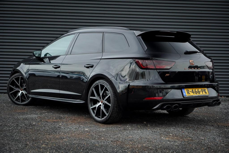 Seat León ST 2.0 TSI 4DRIVE CUPRA R Ultimate Edition / Pano / Carplay