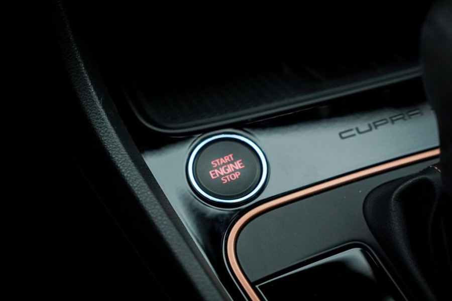 Seat León ST 2.0 TSI 4DRIVE CUPRA R Ultimate Edition / Pano / Carplay