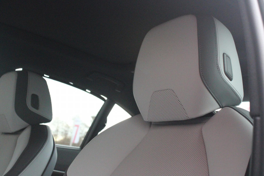 BMW 5 Serie 550e 490PK xDRIVE | ICONIC GLOW GRILL | PANORAMA DAK | MEESTURENDE ACHTERAS | STUUR VERWARMING | M SPORT PAKKET PRO | 20" LICHTMETALEN VELGEN | ZONNESCHERM ACHTERRUIT ELEKTRISCH | INTERIEURLIJSTEN M DONKERZILVER/CARBON FIBER | BOWERS & WILKINS AUDIO SYSTEM | DRIVING ASSISTANT PLUS | SHADOW LINE | INNOVATIE PAKKET | TRAVEL PAKKET | COMFORT PAKKET (AUTOMATISCHE AIRCONDITIONING 4 ZONES MET AUTOMATISCHE LUCHTCIRCULATIEFUNCTIE, STOELVERWARMING VOOR + ACHTER, STOELEN ELEKTRISCH VERSTELBAAR MET MEMORY, ACTIEVE STOELVENTILATIE VOOR) | BMW INDIVIDUAL LEER MERINO SILVERSTONE/ATL