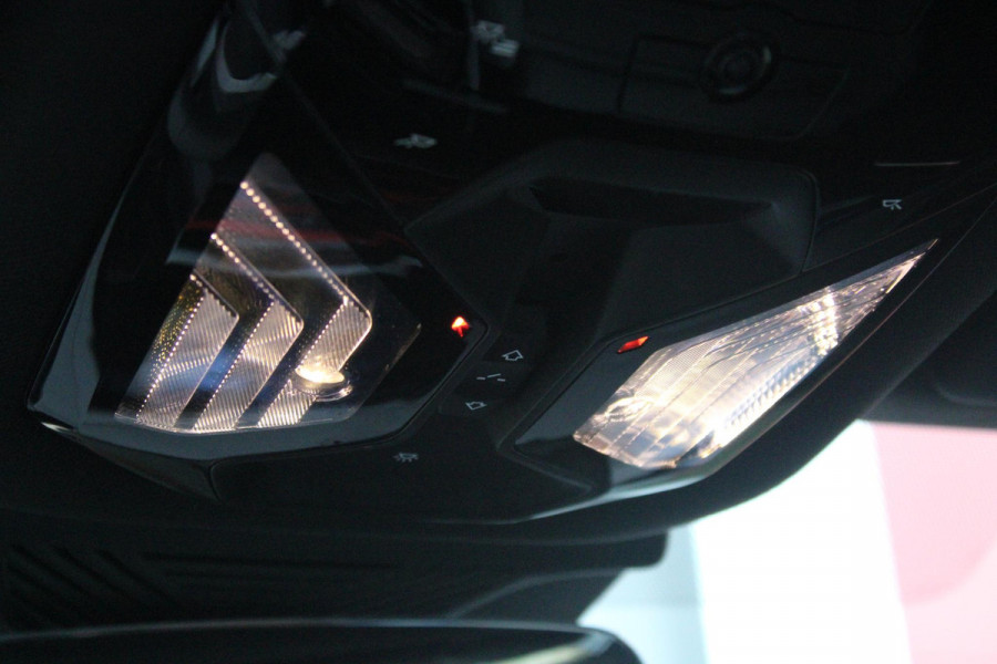 BMW 5 Serie 550e 490PK xDRIVE | ICONIC GLOW GRILL | PANORAMA DAK | MEESTURENDE ACHTERAS | STUUR VERWARMING | M SPORT PAKKET PRO | 20" LICHTMETALEN VELGEN | ZONNESCHERM ACHTERRUIT ELEKTRISCH | INTERIEURLIJSTEN M DONKERZILVER/CARBON FIBER | BOWERS & WILKINS AUDIO SYSTEM | DRIVING ASSISTANT PLUS | SHADOW LINE | INNOVATIE PAKKET | TRAVEL PAKKET | COMFORT PAKKET (AUTOMATISCHE AIRCONDITIONING 4 ZONES MET AUTOMATISCHE LUCHTCIRCULATIEFUNCTIE, STOELVERWARMING VOOR + ACHTER, STOELEN ELEKTRISCH VERSTELBAAR MET MEMORY, ACTIEVE STOELVENTILATIE VOOR) | BMW INDIVIDUAL LEER MERINO SILVERSTONE/ATL