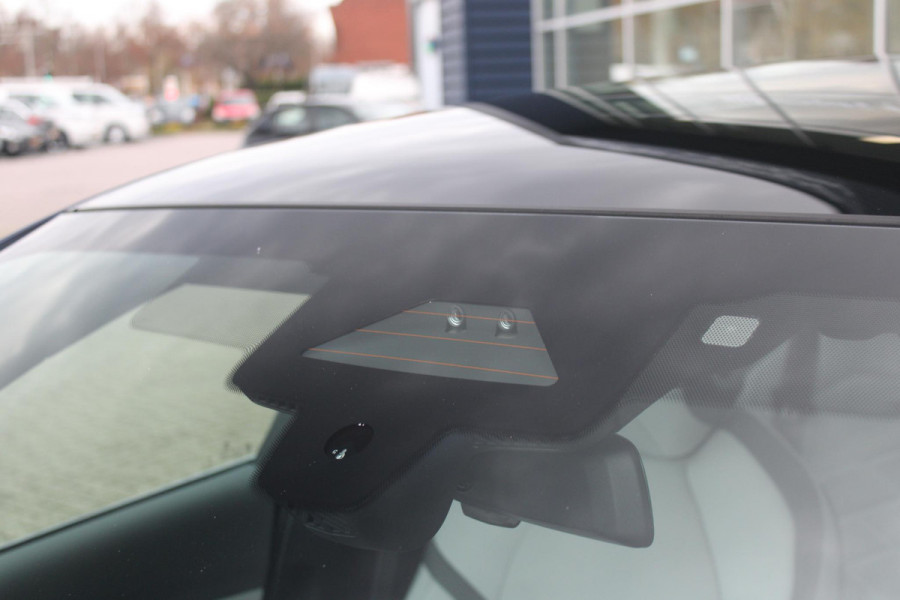 BMW 5 Serie 550e 490PK xDRIVE | ICONIC GLOW GRILL | PANORAMA DAK | MEESTURENDE ACHTERAS | STUUR VERWARMING | M SPORT PAKKET PRO | 20" LICHTMETALEN VELGEN | ZONNESCHERM ACHTERRUIT ELEKTRISCH | INTERIEURLIJSTEN M DONKERZILVER/CARBON FIBER | BOWERS & WILKINS AUDIO SYSTEM | DRIVING ASSISTANT PLUS | SHADOW LINE | INNOVATIE PAKKET | TRAVEL PAKKET | COMFORT PAKKET (AUTOMATISCHE AIRCONDITIONING 4 ZONES MET AUTOMATISCHE LUCHTCIRCULATIEFUNCTIE, STOELVERWARMING VOOR + ACHTER, STOELEN ELEKTRISCH VERSTELBAAR MET MEMORY, ACTIEVE STOELVENTILATIE VOOR) | BMW INDIVIDUAL LEER MERINO SILVERSTONE/ATL