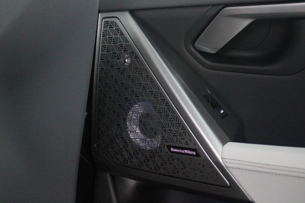 BMW 5 Serie 550e 490PK xDRIVE | ICONIC GLOW GRILL | PANORAMA DAK | MEESTURENDE ACHTERAS | STUUR VERWARMING | M SPORT PAKKET PRO | 20" LICHTMETALEN VELGEN | ZONNESCHERM ACHTERRUIT ELEKTRISCH | INTERIEURLIJSTEN M DONKERZILVER/CARBON FIBER | BOWERS & WILKINS AUDIO SYSTEM | DRIVING ASSISTANT PLUS | SHADOW LINE | INNOVATIE PAKKET | TRAVEL PAKKET | COMFORT PAKKET (AUTOMATISCHE AIRCONDITIONING 4 ZONES MET AUTOMATISCHE LUCHTCIRCULATIEFUNCTIE, STOELVERWARMING VOOR + ACHTER, STOELEN ELEKTRISCH VERSTELBAAR MET MEMORY, ACTIEVE STOELVENTILATIE VOOR) | BMW INDIVIDUAL LEER MERINO SILVERSTONE/ATL