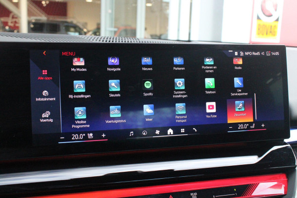 BMW 5 Serie 550e 490PK xDRIVE | ICONIC GLOW GRILL | PANORAMA DAK | MEESTURENDE ACHTERAS | STUUR VERWARMING | M SPORT PAKKET PRO | 20" LICHTMETALEN VELGEN | ZONNESCHERM ACHTERRUIT ELEKTRISCH | INTERIEURLIJSTEN M DONKERZILVER/CARBON FIBER | BOWERS & WILKINS AUDIO SYSTEM | DRIVING ASSISTANT PLUS | SHADOW LINE | INNOVATIE PAKKET | TRAVEL PAKKET | COMFORT PAKKET (AUTOMATISCHE AIRCONDITIONING 4 ZONES MET AUTOMATISCHE LUCHTCIRCULATIEFUNCTIE, STOELVERWARMING VOOR + ACHTER, STOELEN ELEKTRISCH VERSTELBAAR MET MEMORY, ACTIEVE STOELVENTILATIE VOOR) | BMW INDIVIDUAL LEER MERINO SILVERSTONE/ATL