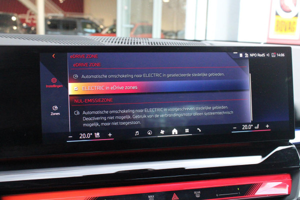 BMW 5 Serie 550e 490PK xDRIVE | ICONIC GLOW GRILL | PANORAMA DAK | MEESTURENDE ACHTERAS | STUUR VERWARMING | M SPORT PAKKET PRO | 20" LICHTMETALEN VELGEN | ZONNESCHERM ACHTERRUIT ELEKTRISCH | INTERIEURLIJSTEN M DONKERZILVER/CARBON FIBER | BOWERS & WILKINS AUDIO SYSTEM | DRIVING ASSISTANT PLUS | SHADOW LINE | INNOVATIE PAKKET | TRAVEL PAKKET | COMFORT PAKKET (AUTOMATISCHE AIRCONDITIONING 4 ZONES MET AUTOMATISCHE LUCHTCIRCULATIEFUNCTIE, STOELVERWARMING VOOR + ACHTER, STOELEN ELEKTRISCH VERSTELBAAR MET MEMORY, ACTIEVE STOELVENTILATIE VOOR) | BMW INDIVIDUAL LEER MERINO SILVERSTONE/ATL