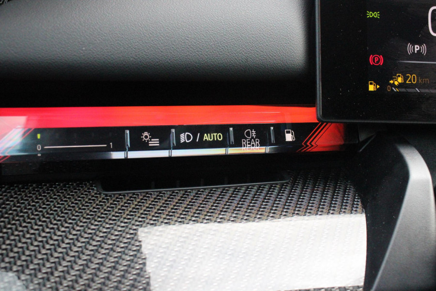 BMW 5 Serie 550e 490PK xDRIVE | ICONIC GLOW GRILL | PANORAMA DAK | MEESTURENDE ACHTERAS | STUUR VERWARMING | M SPORT PAKKET PRO | 20" LICHTMETALEN VELGEN | ZONNESCHERM ACHTERRUIT ELEKTRISCH | INTERIEURLIJSTEN M DONKERZILVER/CARBON FIBER | BOWERS & WILKINS AUDIO SYSTEM | DRIVING ASSISTANT PLUS | SHADOW LINE | INNOVATIE PAKKET | TRAVEL PAKKET | COMFORT PAKKET (AUTOMATISCHE AIRCONDITIONING 4 ZONES MET AUTOMATISCHE LUCHTCIRCULATIEFUNCTIE, STOELVERWARMING VOOR + ACHTER, STOELEN ELEKTRISCH VERSTELBAAR MET MEMORY, ACTIEVE STOELVENTILATIE VOOR) | BMW INDIVIDUAL LEER MERINO SILVERSTONE/ATL