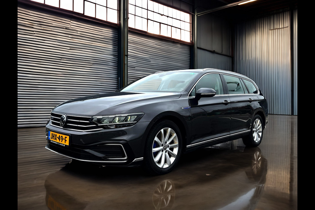 Volkswagen Passat Variant 1.4 TSI PHEV GTE Business Carplay_Camera_trekh_Stoel massage