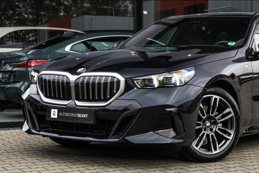 BMW 5 Serie Touring 520i - M-SPORT - HARMAN KARDON - TREKHAAK