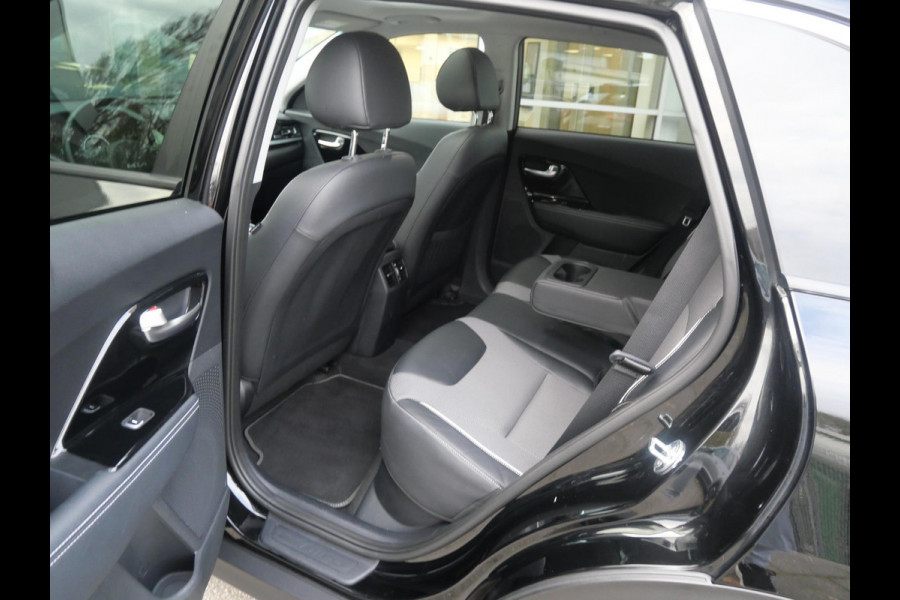 Kia e-Niro DynamicPlusLine 64 kWh | Trekhaak | Cruise | Clima | Camera | Carplay | Keyless | Navi | Stoel-stuurverwarming |