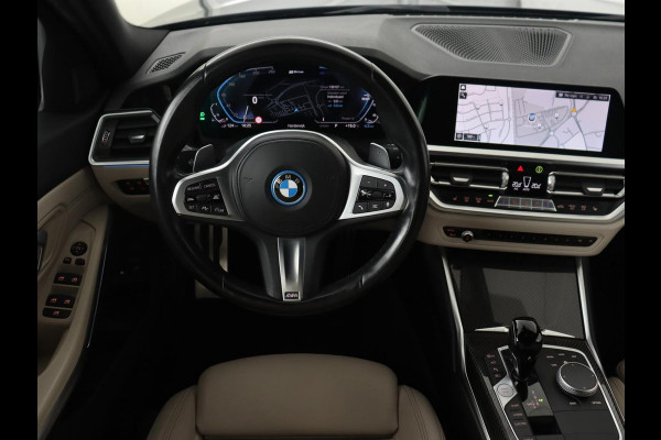 BMW 3-serie 320e M Sport | Adaptive cruise | Leder | Trekhaak | Stoelverwarming | 360 Camera | Laserlicht | Carplay | Sfeerverlichting | Live Cockpit | Keyless | Sportstoelen | DAB | Navigatie | PHEV | Plug In