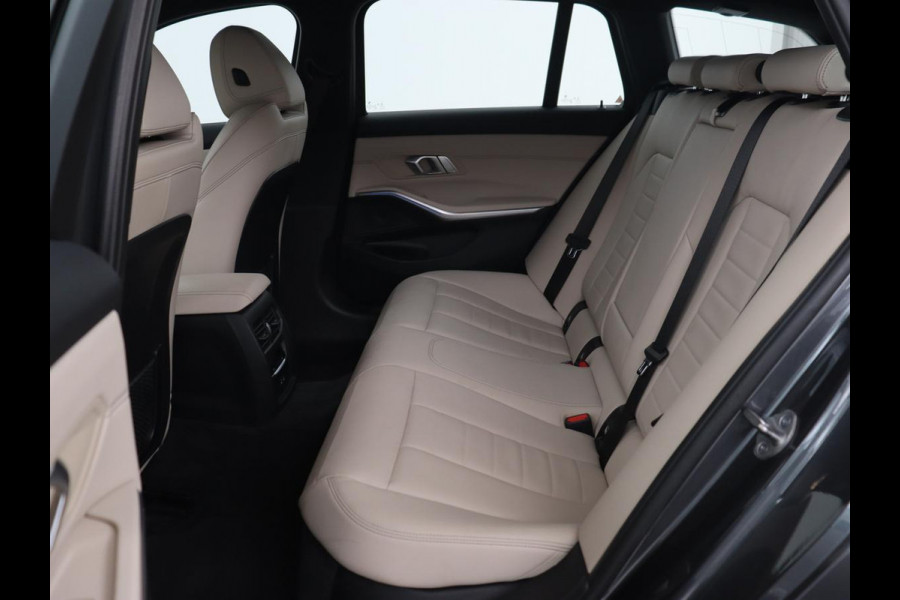 BMW 3-serie 320e M Sport | Adaptive cruise | Leder | Trekhaak | Stoelverwarming | 360 Camera | Laserlicht | Carplay | Sfeerverlichting | Live Cockpit | Keyless | Sportstoelen | DAB | Navigatie | PHEV | Plug In