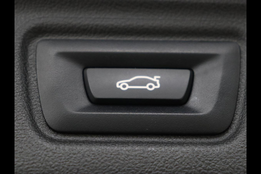 BMW 3-serie 320e M Sport | Adaptive cruise | Leder | Trekhaak | Stoelverwarming | 360 Camera | Laserlicht | Carplay | Sfeerverlichting | Live Cockpit | Keyless | Sportstoelen | DAB | Navigatie | PHEV | Plug In