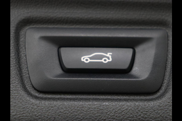 BMW 3-serie 320e M Sport | Adaptive cruise | Leder | Trekhaak | Stoelverwarming | 360 Camera | Laserlicht | Carplay | Sfeerverlichting | Live Cockpit | Keyless | Sportstoelen | DAB | Navigatie | PHEV | Plug In