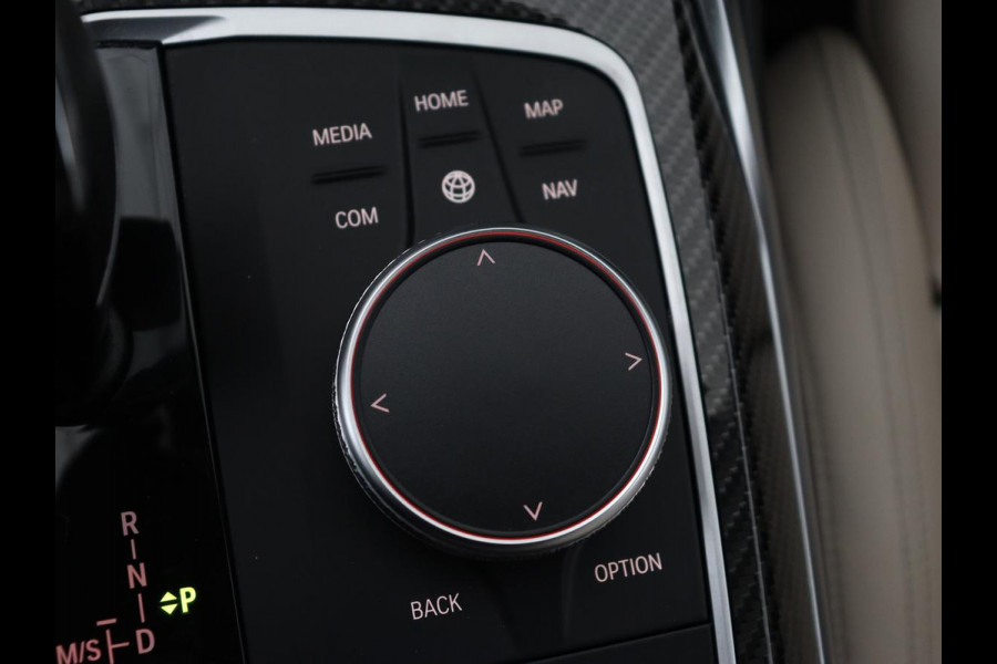 BMW 3-serie 320e M Sport | Adaptive cruise | Leder | Trekhaak | Stoelverwarming | 360 Camera | Laserlicht | Carplay | Sfeerverlichting | Live Cockpit | Keyless | Sportstoelen | DAB | Navigatie | PHEV | Plug In