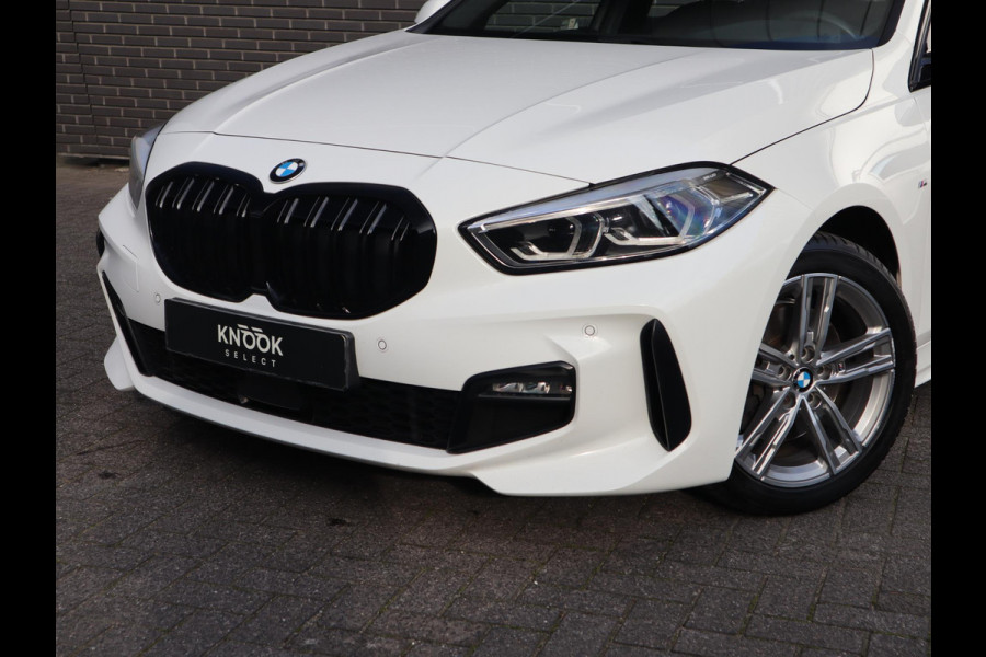 BMW 1-serie 118i Executive M Sport Pakket Automaat / Live Cockpit Professional / 17 Inch / LED / Achteruitrijcamera / Cruise Control / Shadow Line / Parkeersensoren / Lichtpakket