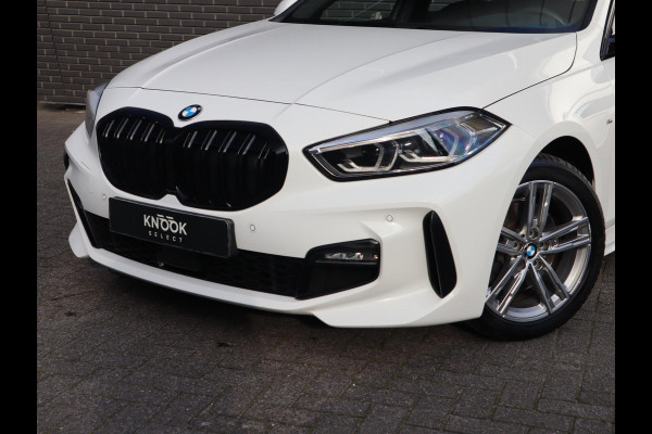 BMW 1-serie 118i Executive M Sport Pakket Automaat / Live Cockpit Professional / 17 Inch / LED / Achteruitrijcamera / Cruise Control / Shadow Line / Parkeersensoren / Lichtpakket