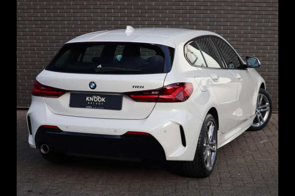 BMW 1-serie 118i Executive M Sport Pakket Automaat / Live Cockpit Professional / 17 Inch / LED / Achteruitrijcamera / Cruise Control / Shadow Line / Parkeersensoren / Lichtpakket