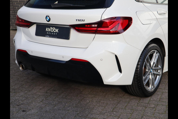 BMW 1-serie 118i Executive M Sport Pakket Automaat / Live Cockpit Professional / 17 Inch / LED / Achteruitrijcamera / Cruise Control / Shadow Line / Parkeersensoren / Lichtpakket