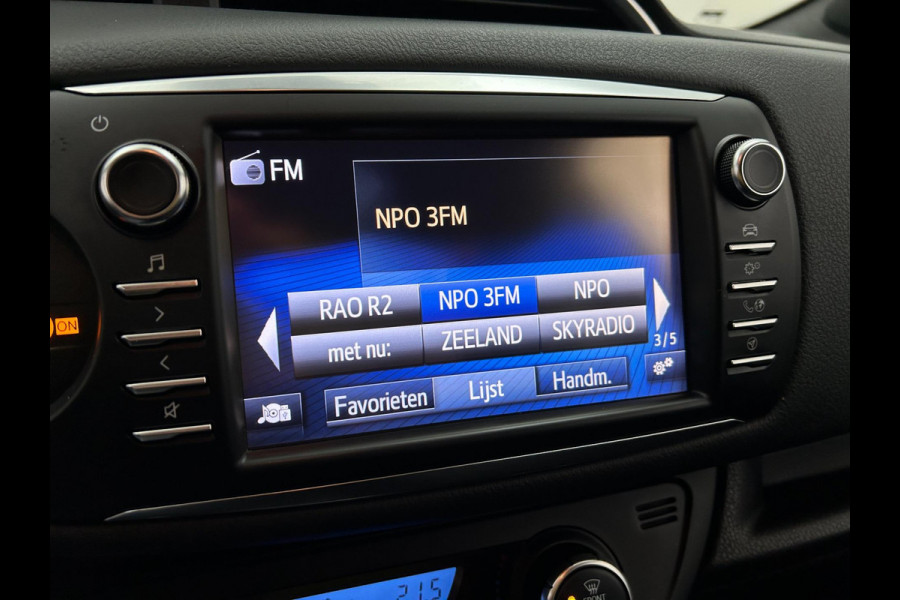 Toyota Yaris Occasion 1.5 Hybrid Premium | Airco | Grijs | Tweedehands Toyota Yaris | Cruisecontrol | Panoramadak