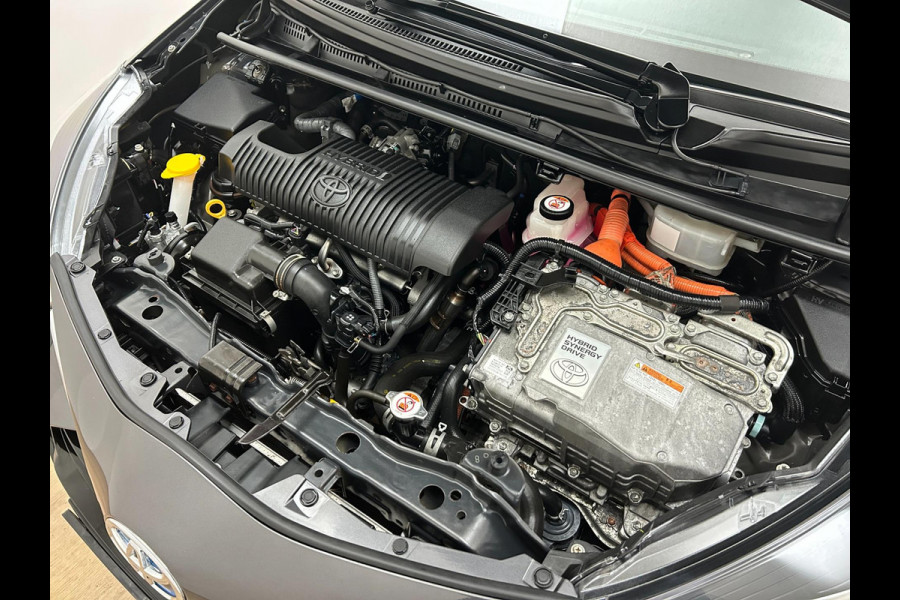 Toyota Yaris Occasion 1.5 Hybrid Premium | Airco | Grijs | Tweedehands Toyota Yaris | Cruisecontrol | Panoramadak