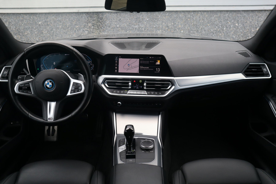 BMW 3 Serie Touring M-Sport SOH 93% / Hifi / Stoelverwarming / 18inch / Sportstoelen /