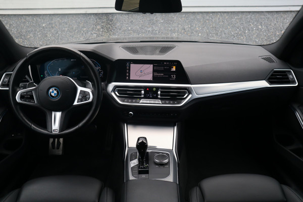 BMW 3 Serie Touring M-Sport SOH 93% / Hifi / Stoelverwarming / 18inch / Sportstoelen /