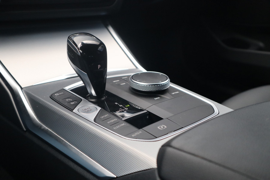 BMW 3 Serie Touring M-Sport SOH 93% / Hifi / Stoelverwarming / 18inch / Sportstoelen /