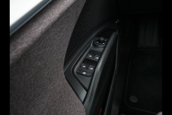 Škoda ENYAQ iV 60 [ 3-Fase ] {SOH-87%} (INCL.BTW) *PANO | FULL-LED | DIGI-COCKPIT | CAMERA | KEYLESS | NAVI-FULLMAP | PRIVACY-GLASS | AMBIENT-LIGHT | ECC | PDC | CRUISE | 19''ALU | TOWBAR*