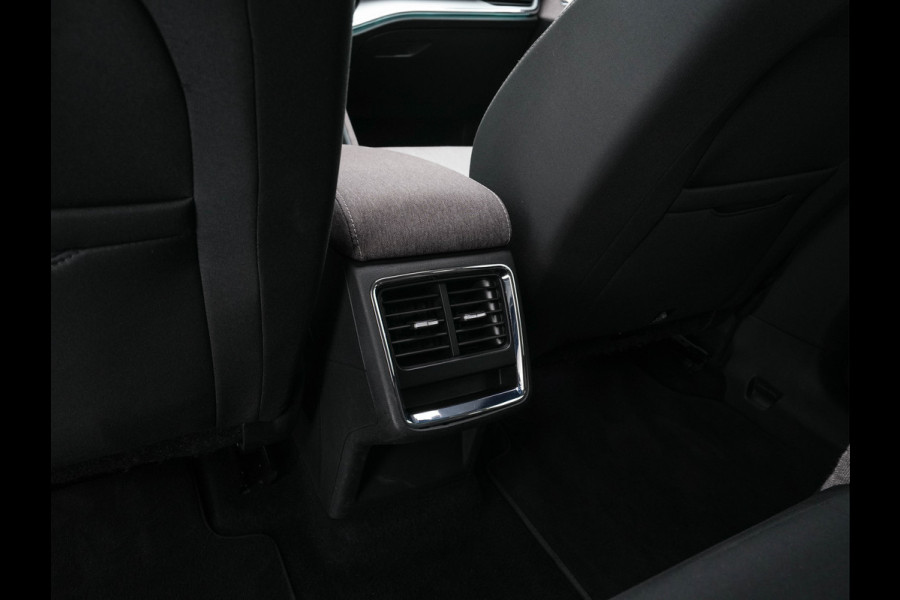 Škoda ENYAQ iV 60 [ 3-Fase ] {SOH-87%} (INCL.BTW) *PANO | FULL-LED | DIGI-COCKPIT | CAMERA | KEYLESS | NAVI-FULLMAP | PRIVACY-GLASS | AMBIENT-LIGHT | ECC | PDC | CRUISE | 19''ALU | TOWBAR*