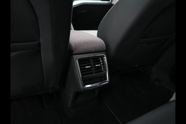 Škoda ENYAQ iV 60 [ 3-Fase ] {SOH-87%} (INCL.BTW) *PANO | FULL-LED | DIGI-COCKPIT | CAMERA | KEYLESS | NAVI-FULLMAP | PRIVACY-GLASS | AMBIENT-LIGHT | ECC | PDC | CRUISE | 19''ALU | TOWBAR*