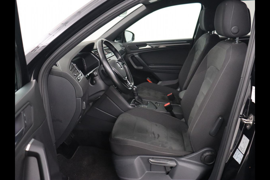 Volkswagen Tiguan Allspace 1.5 TSI R Line | Trekhaak | Camera | Full LED | Adaptive cruise | Virtual Cockpit | Park Assist | Carplay | Navigatie | Keyless | Climate control | 19'' lichtmetalen velgen