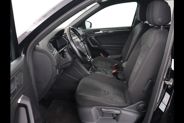 Volkswagen Tiguan Allspace 1.5 TSI R Line | Trekhaak | Camera | Full LED | Adaptive cruise | Virtual Cockpit | Park Assist | Carplay | Navigatie | Keyless | Climate control | 19'' lichtmetalen velgen