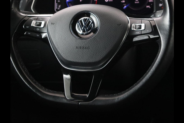 Volkswagen Tiguan Allspace 1.5 TSI R Line | Trekhaak | Camera | Full LED | Adaptive cruise | Virtual Cockpit | Park Assist | Carplay | Navigatie | Keyless | Climate control | 19'' lichtmetalen velgen