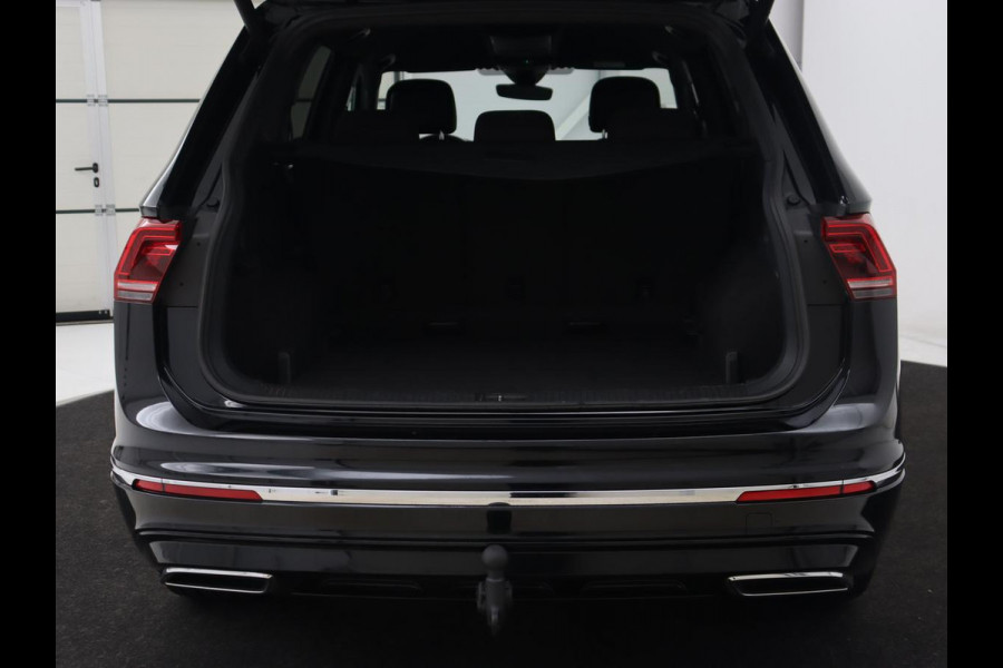 Volkswagen Tiguan Allspace 1.5 TSI R Line | Trekhaak | Camera | Full LED | Adaptive cruise | Virtual Cockpit | Park Assist | Carplay | Navigatie | Keyless | Climate control | 19'' lichtmetalen velgen