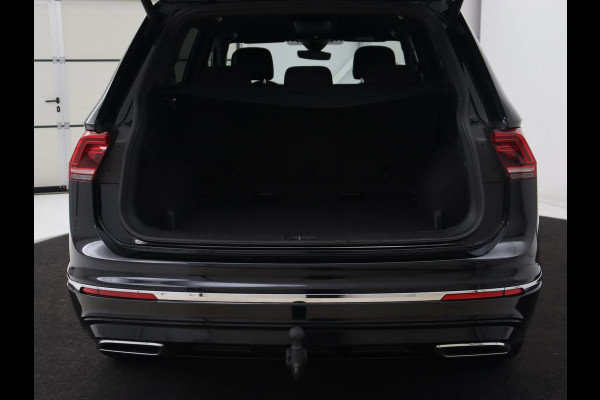 Volkswagen Tiguan Allspace 1.5 TSI R Line | Trekhaak | Camera | Full LED | Adaptive cruise | Virtual Cockpit | Park Assist | Carplay | Navigatie | Keyless | Climate control | 19'' lichtmetalen velgen