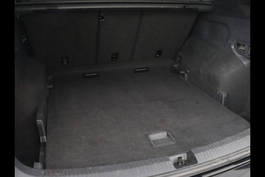 Volkswagen Tiguan Allspace 1.5 TSI R Line | Trekhaak | Camera | Full LED | Adaptive cruise | Virtual Cockpit | Park Assist | Carplay | Navigatie | Keyless | Climate control | 19'' lichtmetalen velgen