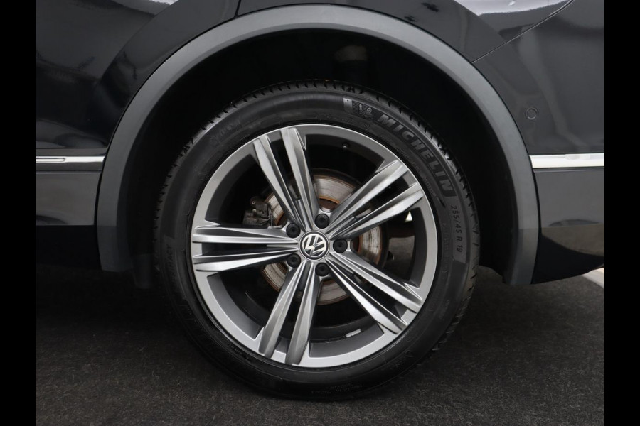Volkswagen Tiguan Allspace 1.5 TSI R Line | Trekhaak | Camera | Full LED | Adaptive cruise | Virtual Cockpit | Park Assist | Carplay | Navigatie | Keyless | Climate control | 19'' lichtmetalen velgen
