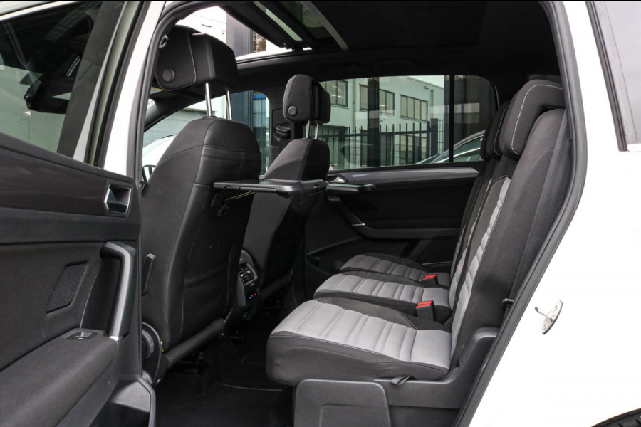 Volkswagen Touran 1.8 TSI R-LINE - PANO - TREKHAAK - CARPLAY - ACC - CAMERA - VOL!!