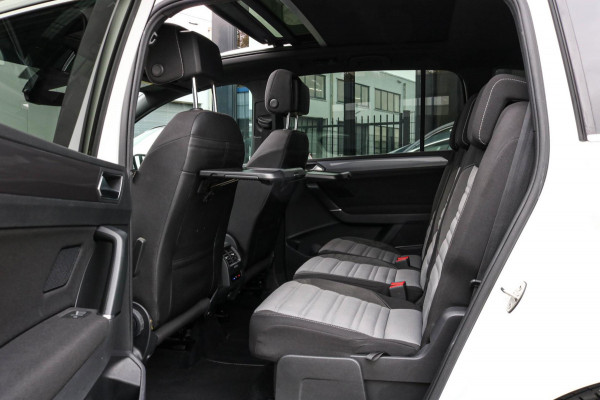 Volkswagen Touran 1.8 TSI R-LINE - PANO - TREKHAAK - CARPLAY - ACC - CAMERA - VOL!!