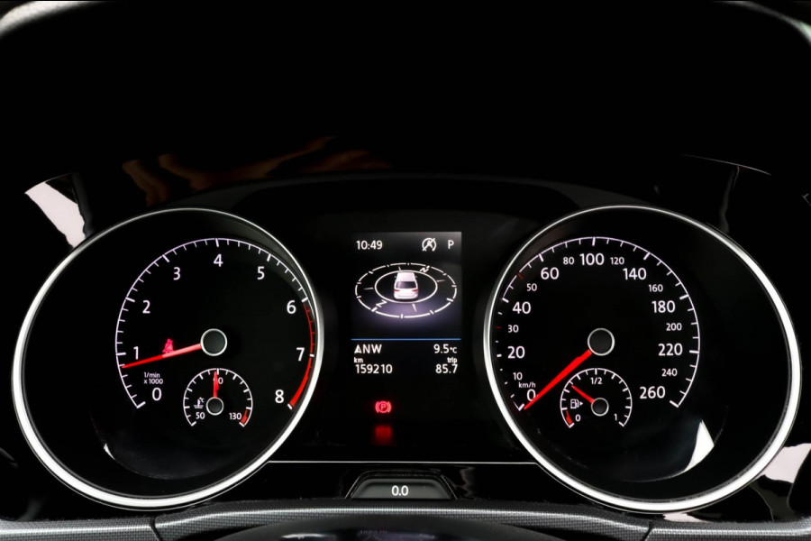 Volkswagen Touran 1.8 TSI R-LINE - PANO - TREKHAAK - CARPLAY - ACC - CAMERA - VOL!!