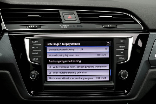 Volkswagen Touran 1.8 TSI R-LINE - PANO - TREKHAAK - CARPLAY - ACC - CAMERA - VOL!!