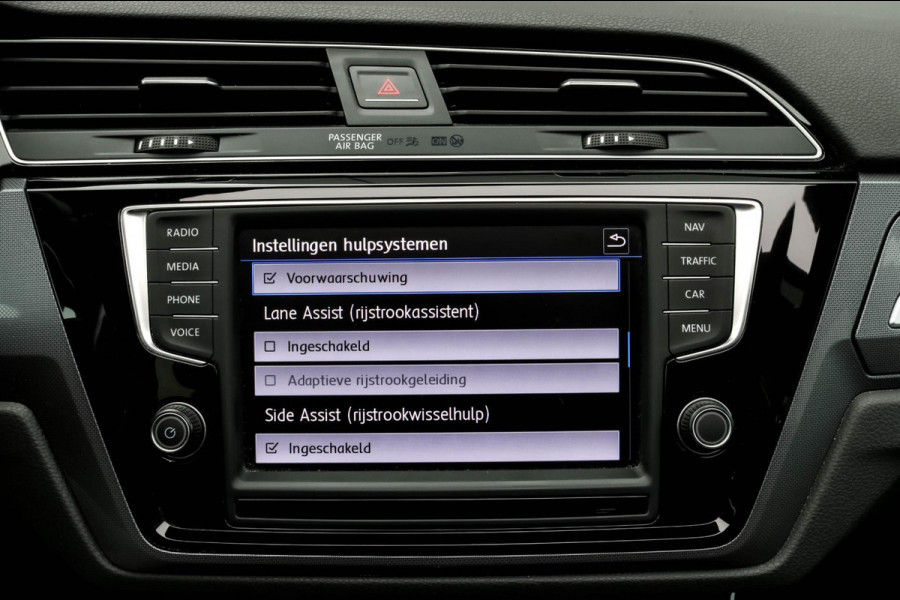 Volkswagen Touran 1.8 TSI R-LINE - PANO - TREKHAAK - CARPLAY - ACC - CAMERA - VOL!!